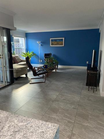 10454 NW 5th Ter 4-30, Miami, FL 33172