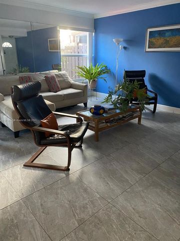 10454 NW 5th Ter 4-30, Miami, FL 33172