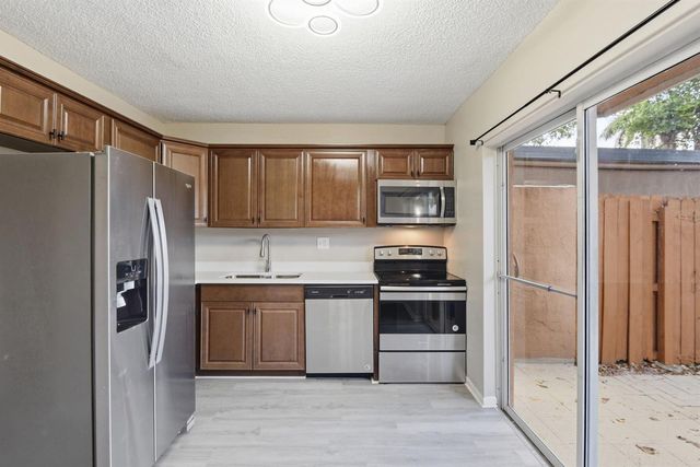 541 NW 82nd 377, Miami, FL 33126