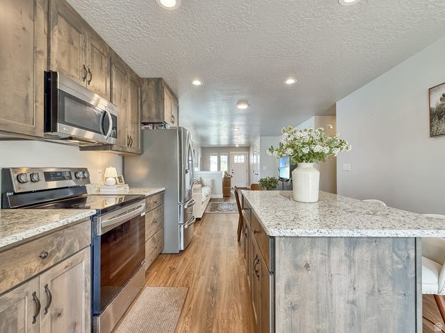 3848 S SAGE WOOD AVE, Mapleton, UT 84664