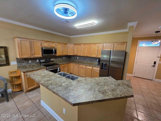 913 Park Row Avenue, Long Beach, MS 39560