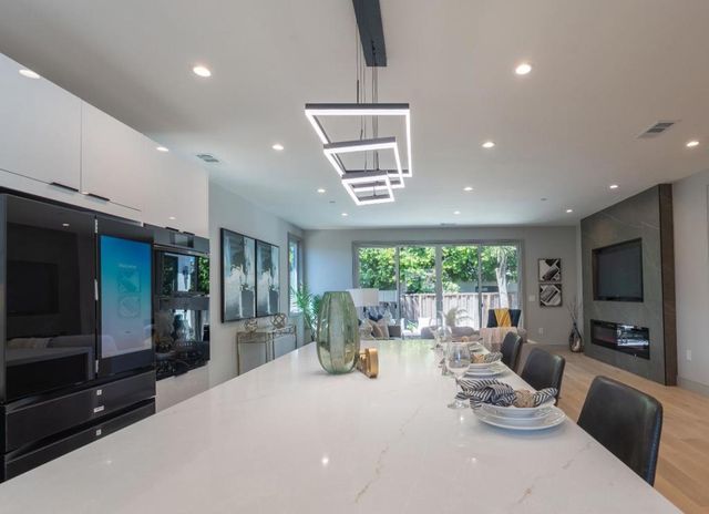 741 Borregas Avenue, Sunnyvale, CA 94085