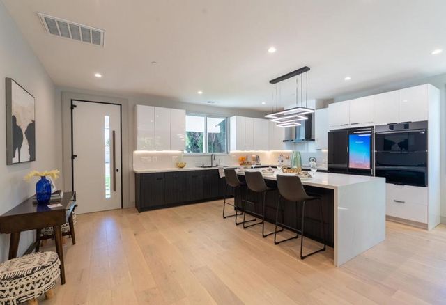 741 Borregas Avenue, Sunnyvale, CA 94085