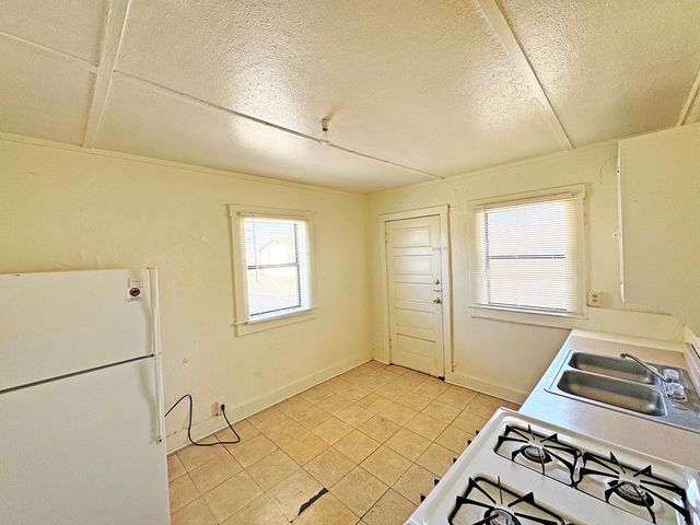 204 N Garnet Ave, Alpine, TX 79830