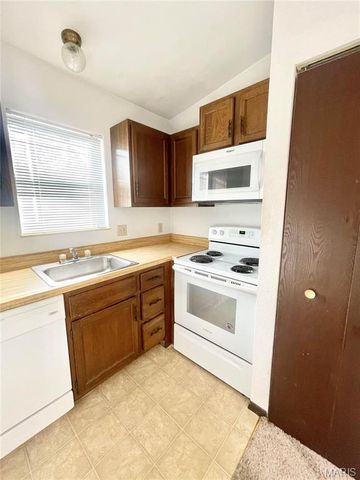 141 ASHLEY Drive, Fairview Heights, IL 62208