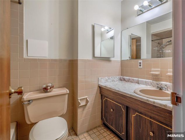 17A Garden Drive, Elmwood Park, NJ 07407