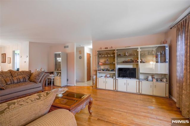 17A Garden Drive, Elmwood Park, NJ 07407