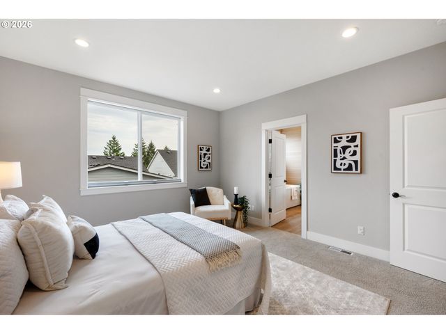 11614 Nw KEARNEY St, Portland, OR 97229
