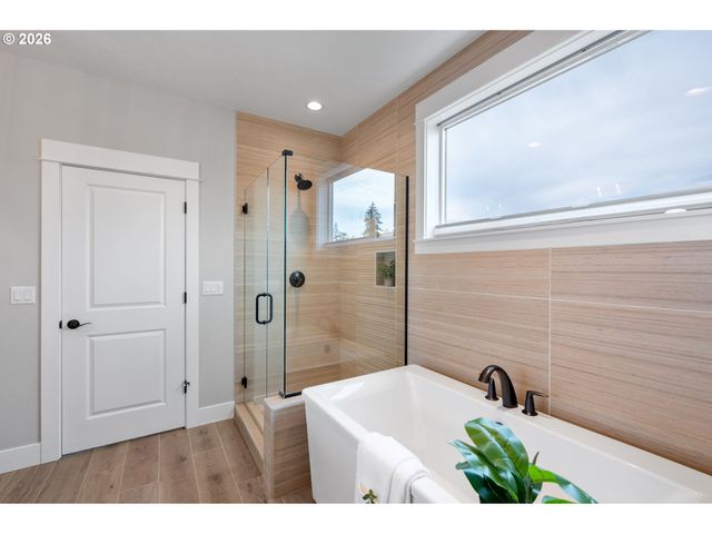 11614 Nw KEARNEY St, Portland, OR 97229