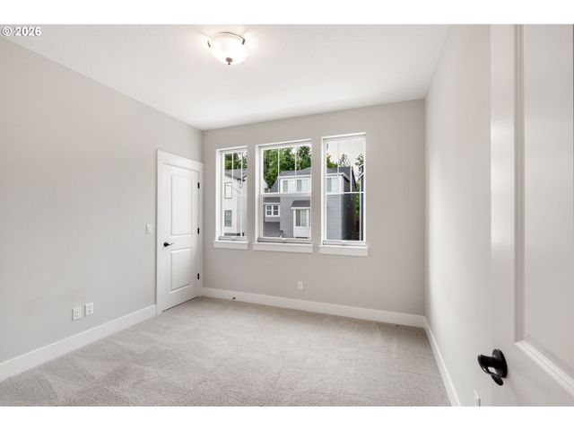 11614 Nw KEARNEY St, Portland, OR 97229