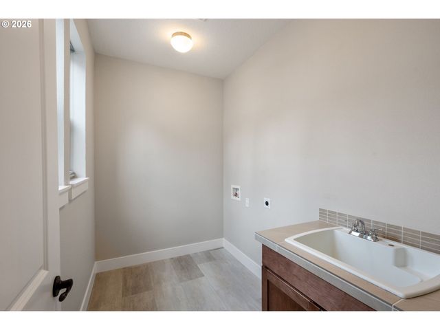 11614 Nw KEARNEY St, Portland, OR 97229