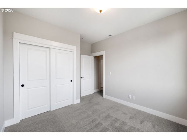 11614 Nw KEARNEY St, Portland, OR 97229