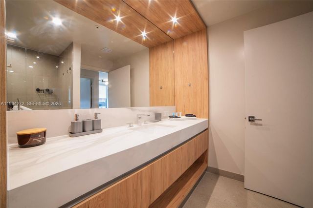 11 NE 6TH 1403, Miami, FL 33132