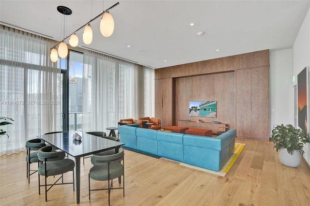 11 NE 6TH 1403, Miami, FL 33132