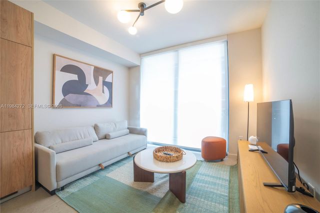 11 NE 6TH 1403, Miami, FL 33132