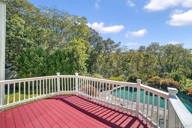 986 Cliff Avenue, Yorktown Heights, NY 10598