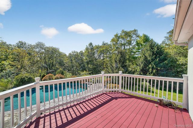 986 Cliff Avenue, Yorktown Heights, NY 10598