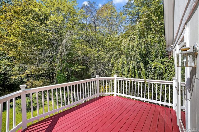 986 Cliff Avenue, Yorktown Heights, NY 10598