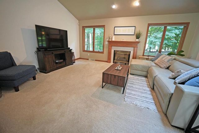 2077 CORMORANT LANE, Suamico, WI 54313