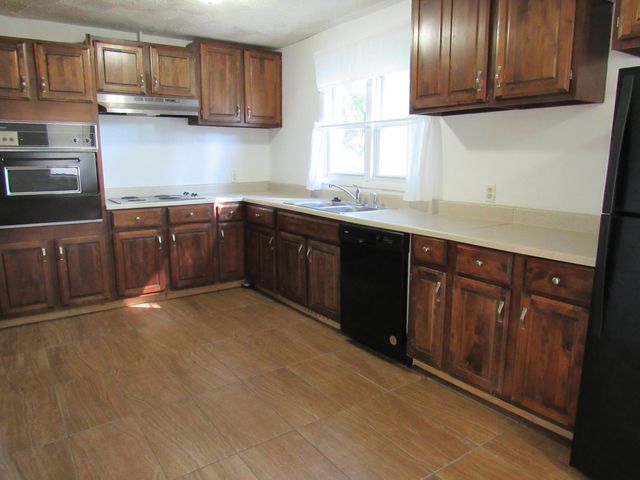 733 W Washington Street, Marshfield, MO 65706