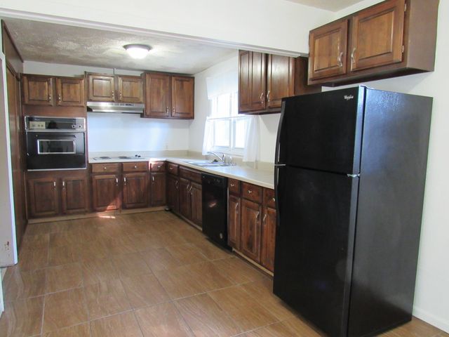 733 W Washington Street, Marshfield, MO 65706