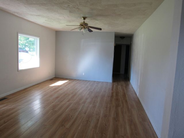 733 W Washington Street, Marshfield, MO 65706