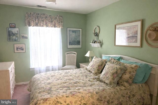 5814-B ADELAIDE DR, Mount Laurel, NJ 08054