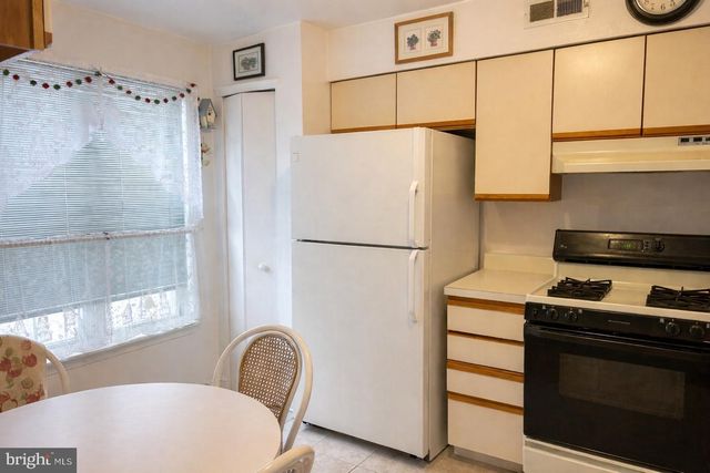 5814-B ADELAIDE DR, Mount Laurel, NJ 08054