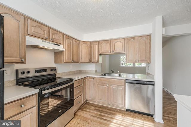 1682 HARVEST GREEN CT, Reston, VA 20194