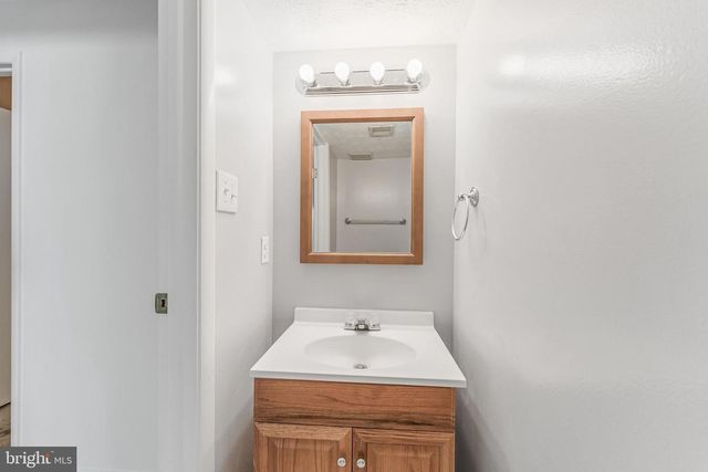 1682 HARVEST GREEN CT, Reston, VA 20194