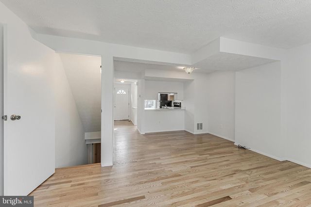 1682 HARVEST GREEN CT, Reston, VA 20194