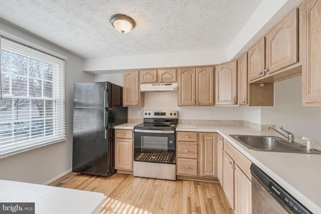 1682 HARVEST GREEN CT, Reston, VA 20194