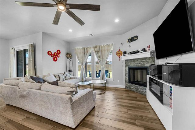 3913 NE Shenandoah Dr, Lawton, OK 73507