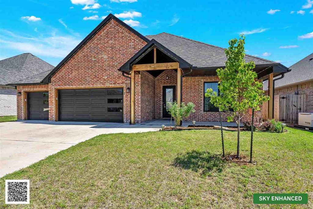 3913 NE Shenandoah Dr, Lawton, OK 73507
