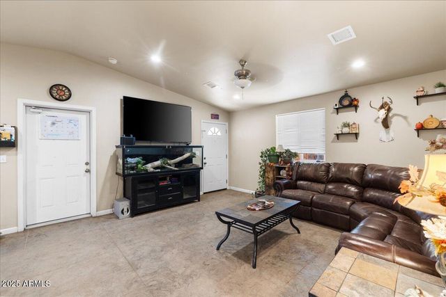 480 W PARIS Trail, Paulden, AZ 86334