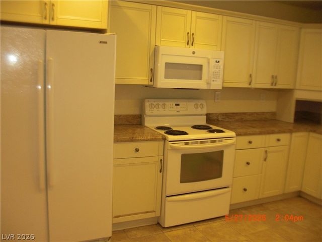 1112 Tam O Shanter, Las Vegas, NV 89109