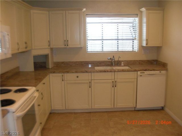 1112 Tam O Shanter, Las Vegas, NV 89109