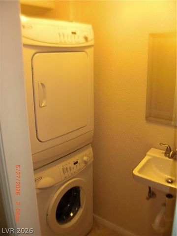 1112 Tam O Shanter, Las Vegas, NV 89109