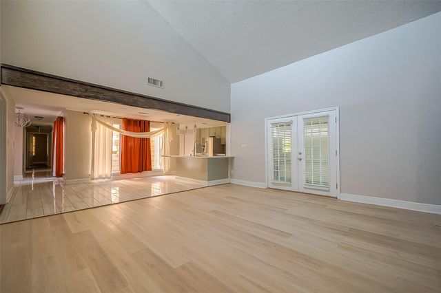 6363 Ivyknoll Drive Drive, Houston, TX 77035