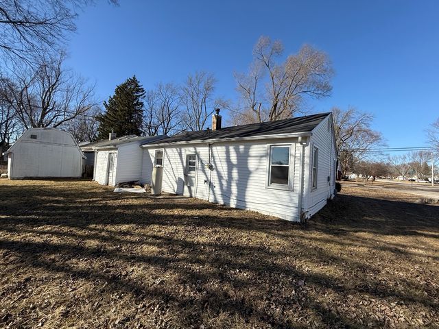 745 E Oak Street, Watseka, IL 60970