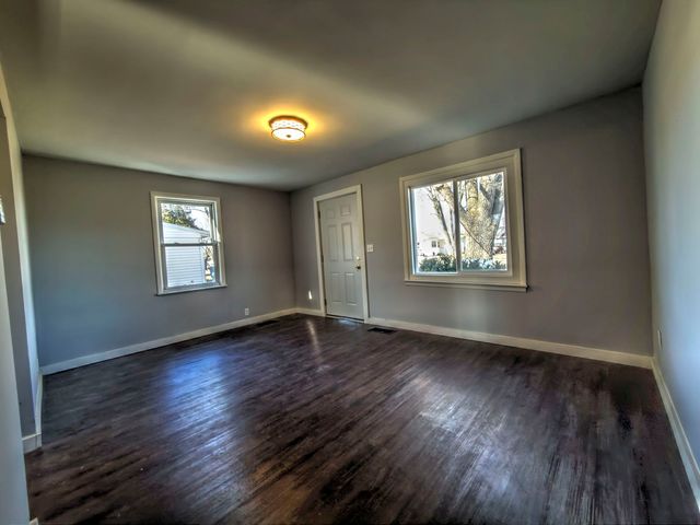 745 E Oak Street, Watseka, IL 60970