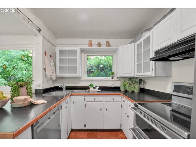 15114 Nw CORNELIUS PASS Rd, Portland, OR 97231