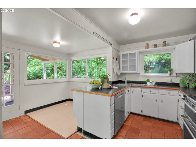 15114 Nw CORNELIUS PASS Rd, Portland, OR 97231