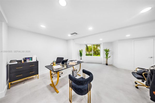 5401 Collins Ave CU-9, Miami Beach, FL 33140