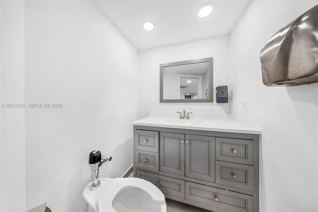 5401 Collins Ave CU-9, Miami Beach, FL 33140