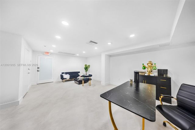 5401 Collins Ave CU-9, Miami Beach, FL 33140