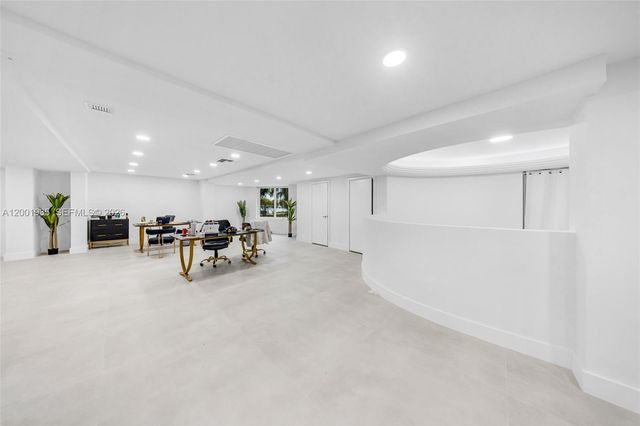 5401 Collins Ave CU-9, Miami Beach, FL 33140