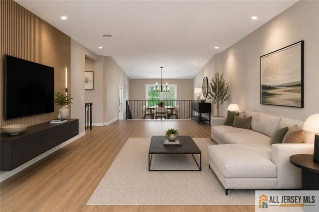 46 Lynnwood Road, Edison, NJ 08820