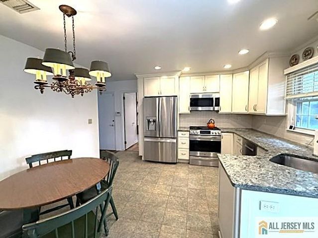 46 Lynnwood Road, Edison, NJ 08820