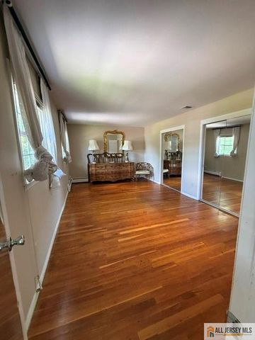 46 Lynnwood Road, Edison, NJ 08820